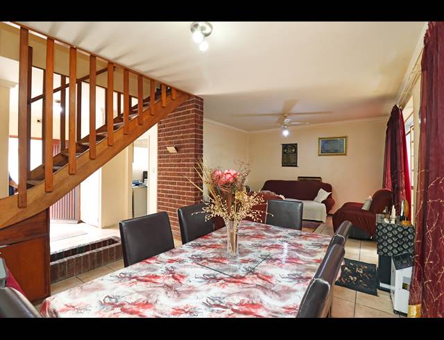 3 BEDROOM TOWNHOUSE FOR SALE IN BLACKHEATH